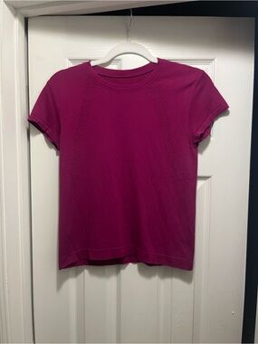 Lululemon Swiftly Tech Short Sleeve Shirt Pink Purple Women’s Size 4